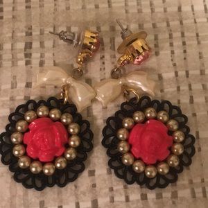 Tarina Tarantino black rose pearl earrings